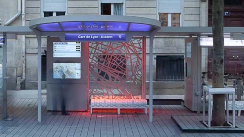 Creative Bus Shelter: Interactive Bus Shelter a Parigi