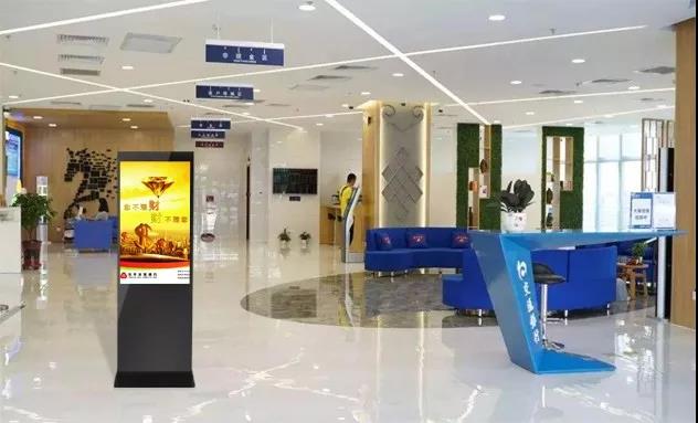 Digital Signage LCD in banca